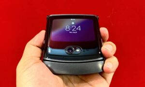 With the Motorola Razr 3, Motorola has gone ‘full flagship mode’