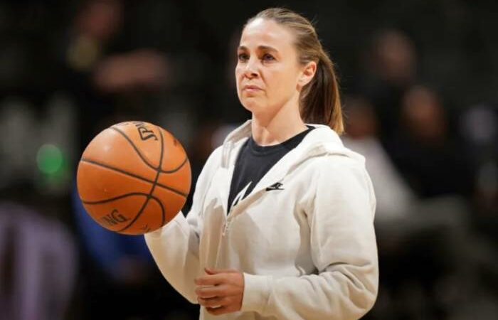 Becky Hammon wins her first game as a WNBA coach with the Las Vegas Aces