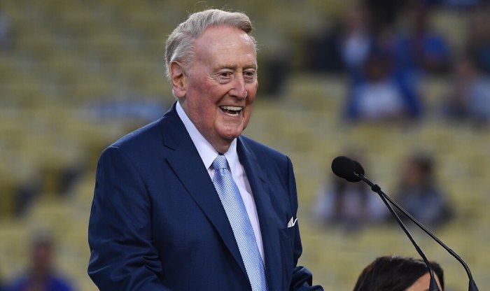 Vin Scully, longtime Los Angeles Dodgers broadcaster, dies at age 94