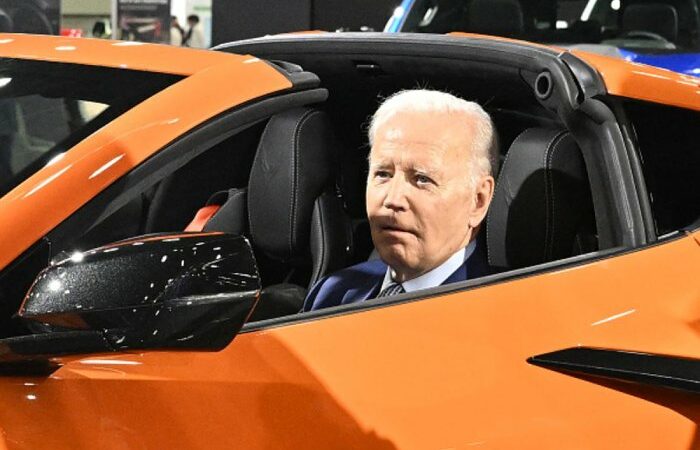 President Biden unveils $900 million for electric vehicle chargers at Detroit auto show