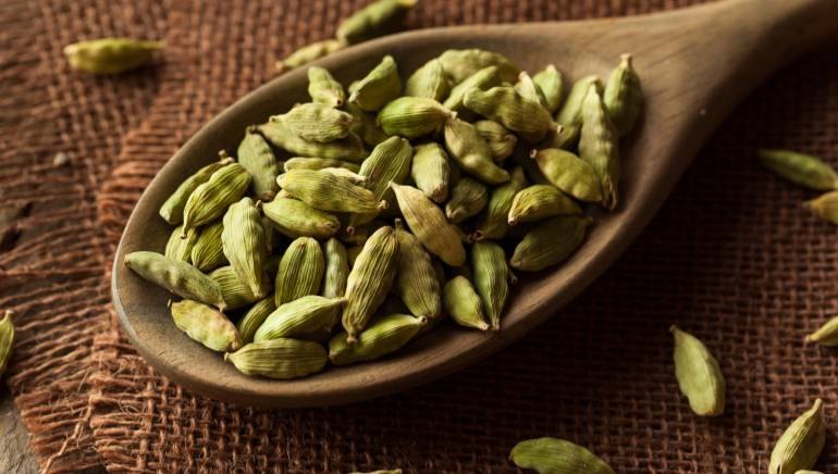 5 cardamom health benefits supported by science