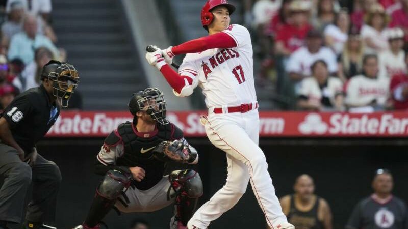 Angels’ Shohei Ohtani hits 493-foot home run for 30th of year