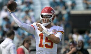Patrick Mahomes agrees to terms on restructures contract for record 4-year deal