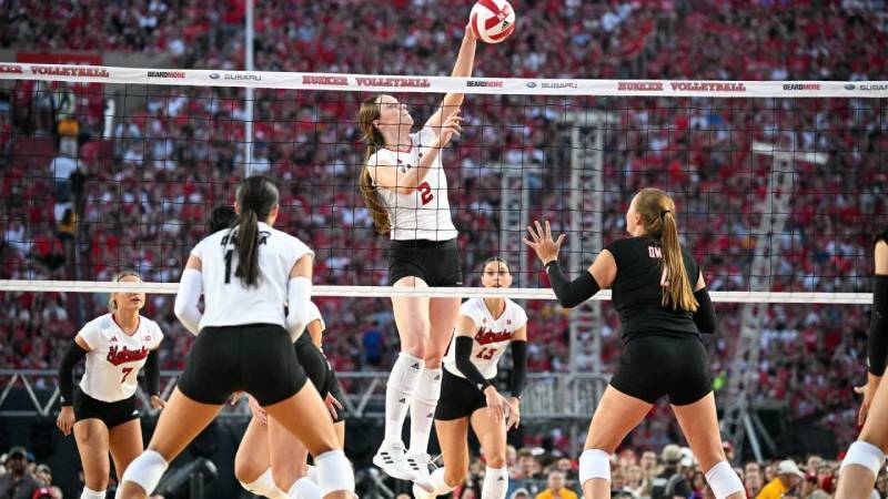 Women’s College Volleyball 2025: Who’s Still Undefeated?